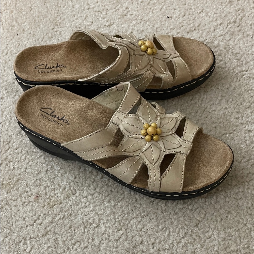 Vintage Clarks Wedge Sandals With Flower Embellishment, Size 7 NWOT